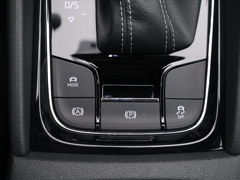 Škoda Karoq 1.5 TSI 110 kW Sportline CZ DS - fotka 24 z 33