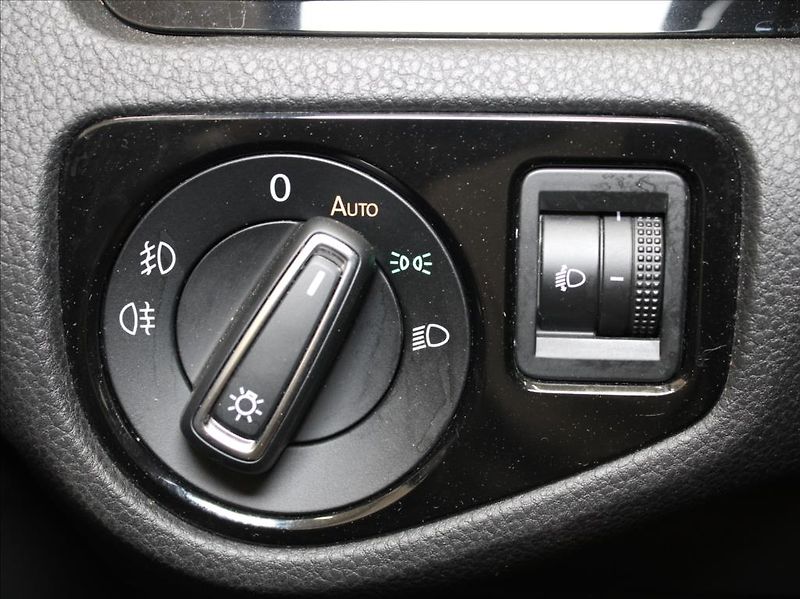 Volkswagen Golf 2,0 TDi 110kW DSG Highline ČR - fotka 16 z 18