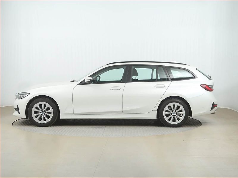 BMW Řada 3 (2021) 320 d xDrive - fotka 3 z 16