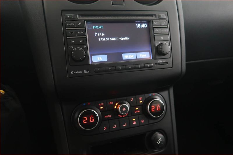 Nissan Qashqai (2013) 1.6, Automat, Tempomat - fotka 12 z 17