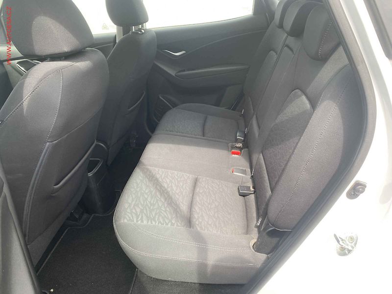 Hyundai ix20 (2015) 1.6i, CrossLine, AT, TZ - fotka 10 z 17