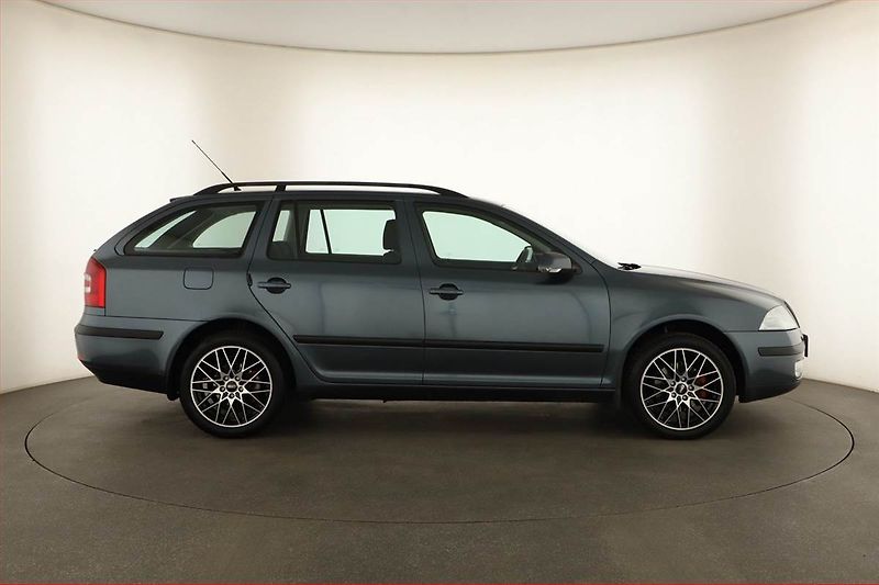 Škoda Octavia (2005) 2.0 TDI, po STK, rezervace - fotka 6 z 12