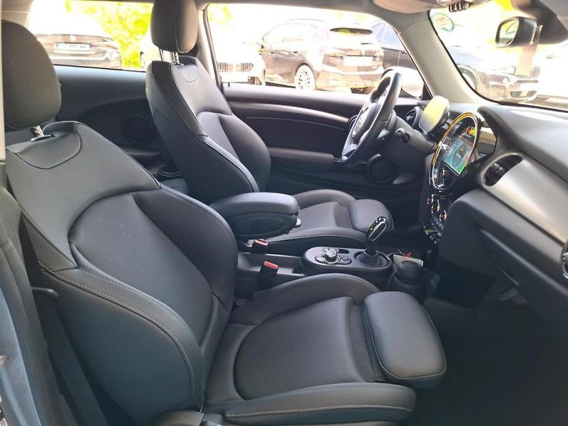 Mini Cooper SE - fotka 5 z 6
