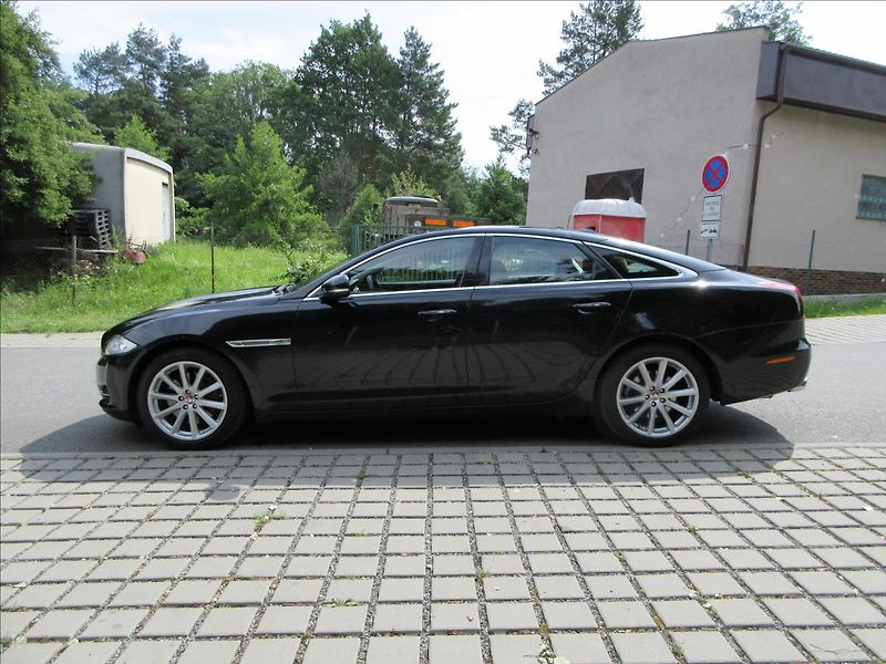 Jaguar XJ 3,0 V6, 4x4, Panorama, Nové ČR - fotka 6 z 37