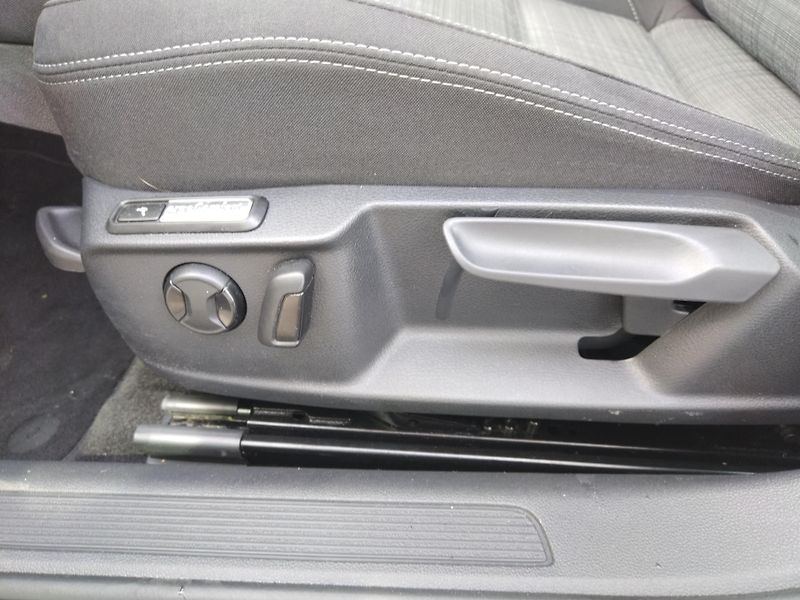 Volkswagen Passat 2.0 TDi DSG 7st. BUSINESS - fotka 20 z 30