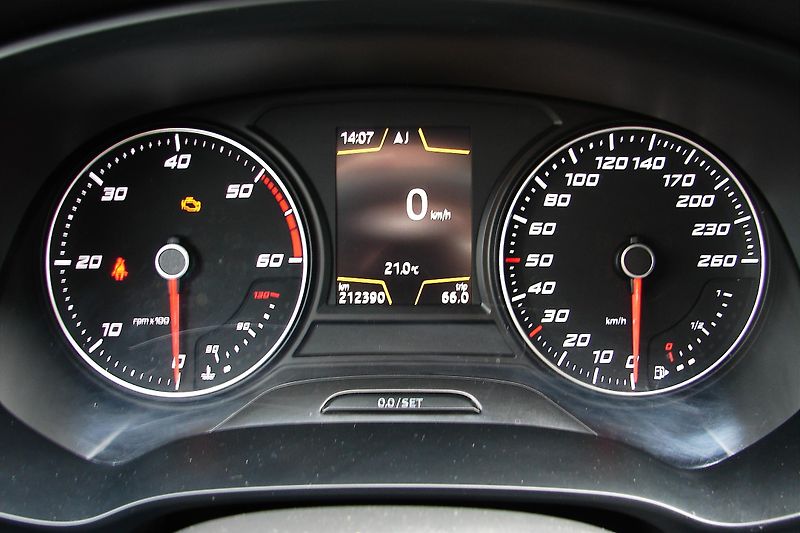 Seat Leon 1.6 TDi 110PS LED Navi-ZADÁN!  - fotka 23 z 42