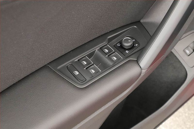 Volkswagen Tiguan (2022) 2.0 TSI - fotka 9 z 20