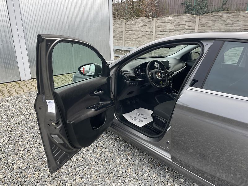 Fiat Tipo 1.4Ti-JET 120PS LPG LOUNGE TOP - fotka 96 z 187