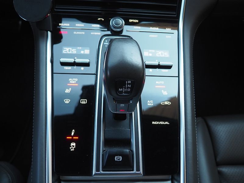 Porsche Panamera (2017) 4 E-Hybrid Sport - fotka 38 z 44