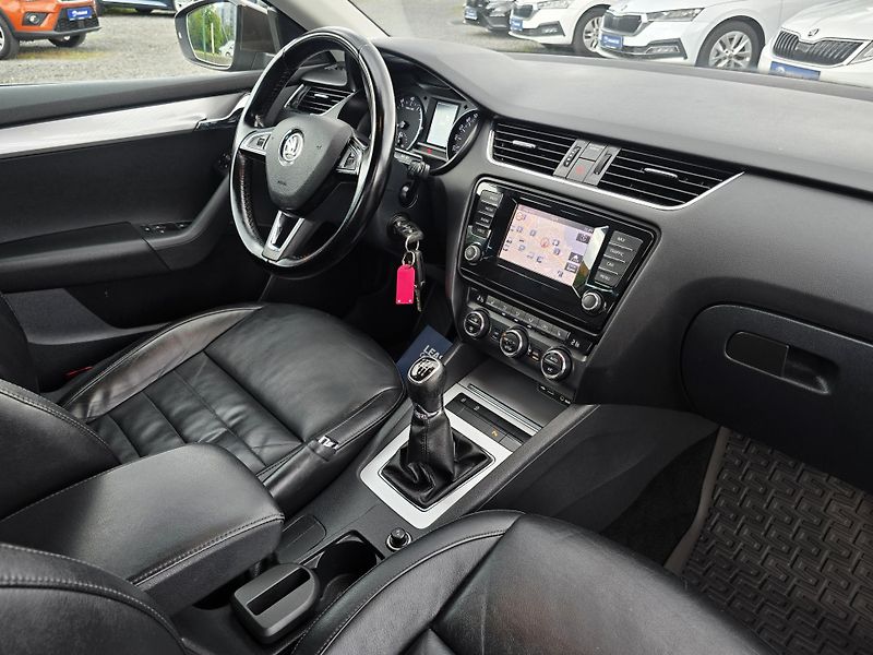 Škoda Octavia 1.4TSI NAVI XENON KŮŽE 1Majite - fotka 20 z 26