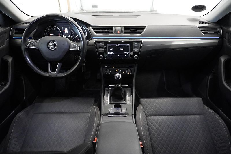 Škoda Superb 2,0 TDI 110kW - fotka 19 z 32