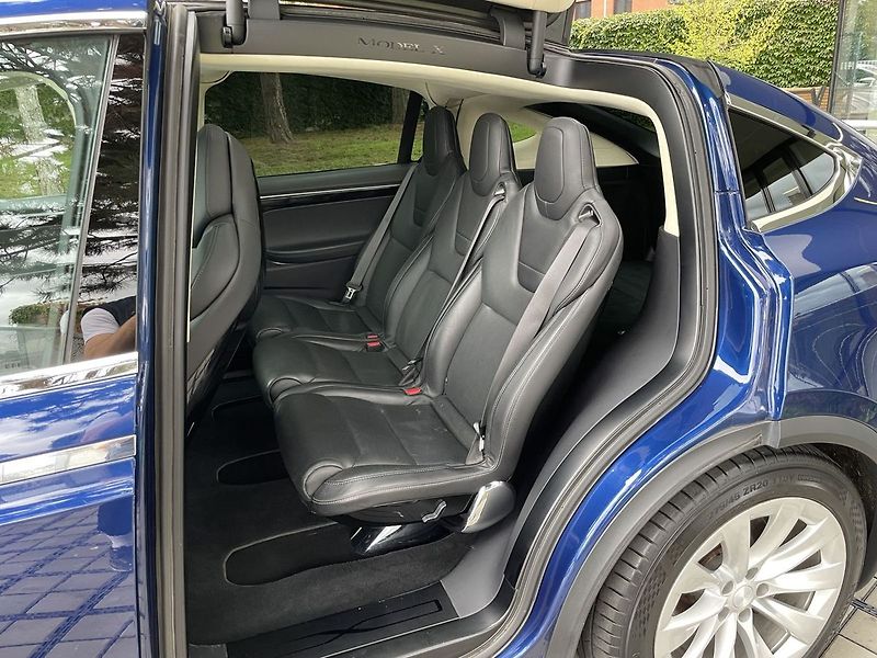 Tesla Model X 90D AWD, 7míst, tažné zařízení - fotka 9 z 43