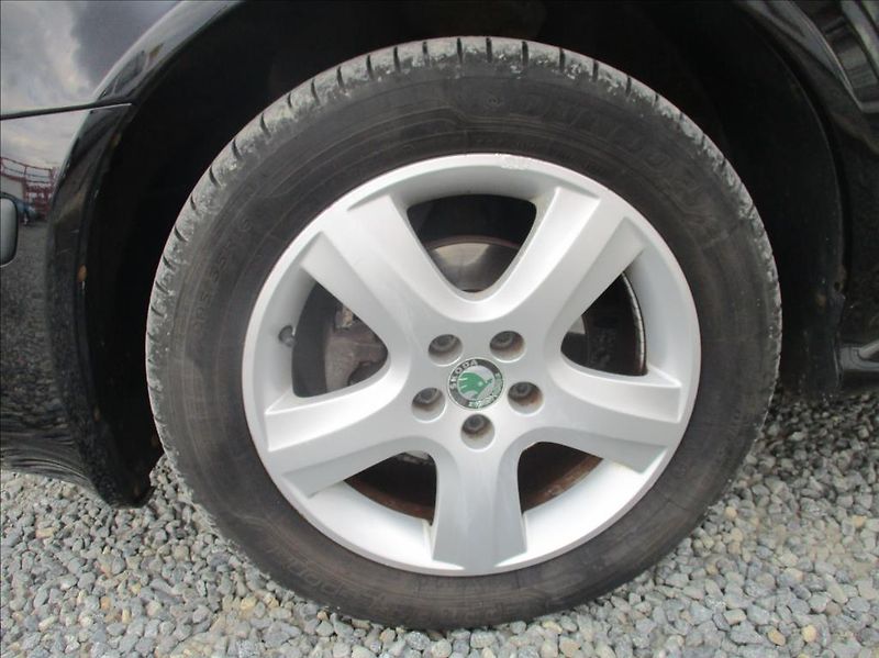 Škoda Octavia 1,6 MPI, digi klima, 1.maj, - fotka 15 z 18