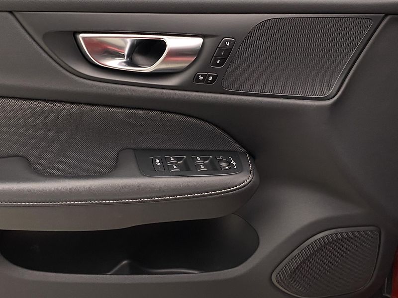 Volvo V60 CC B5 AWD PLUS AUT REZERVACE - fotka 25 z 59