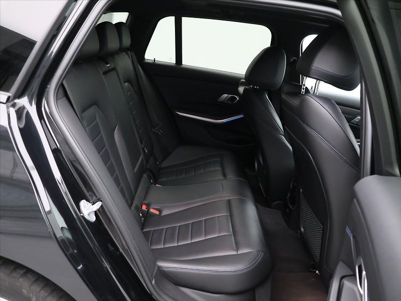 BMW Řada 3 2,0 330e xDrive M-Paket Laser - fotka 14 z 40