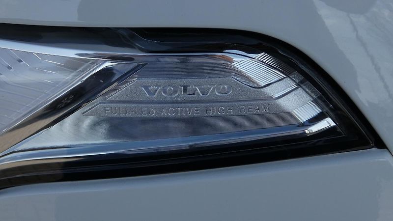 Volvo XC90 B6 AWD R-Design Auto 7 míst - fotka 24 z 26