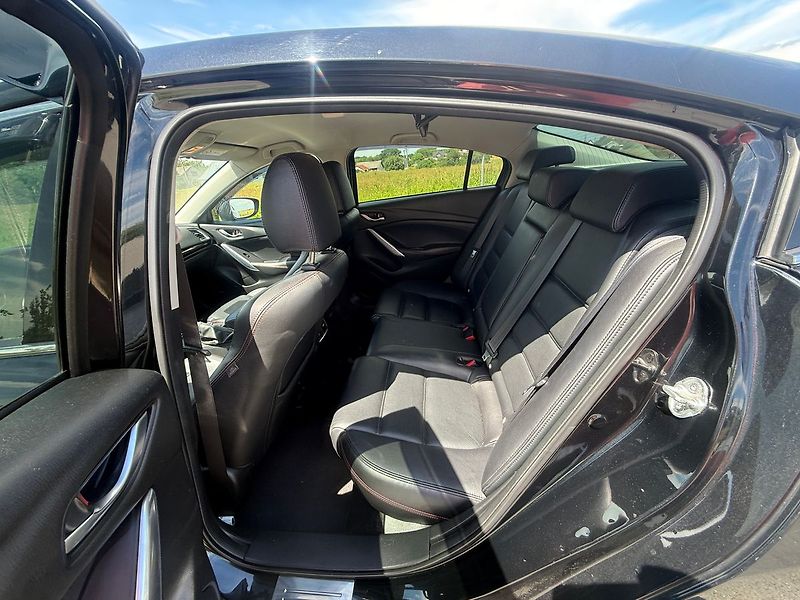 Mazda 6 Revolution Top 2,2 130 kW - fotka 14 z 23