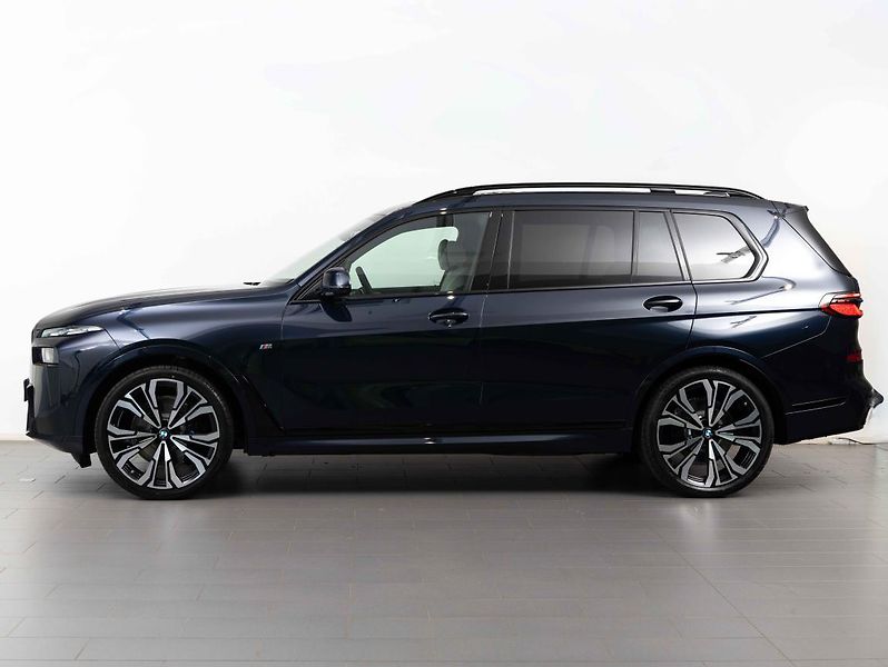 BMW X7 xDrive40d - fotka 2 z 6