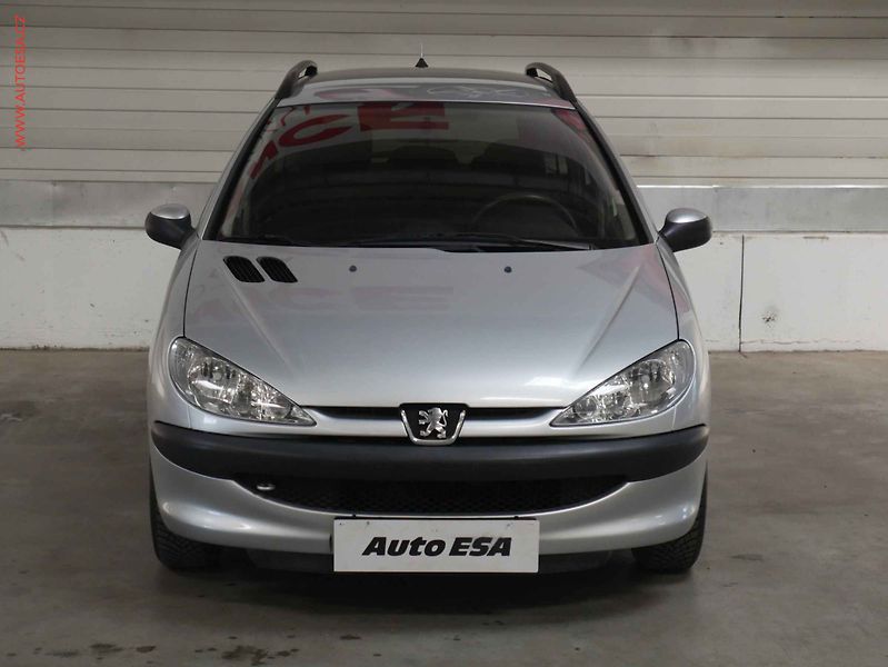 Peugeot 206 (2004) 1.4i, AC, el. výbava - fotka 2 z 17