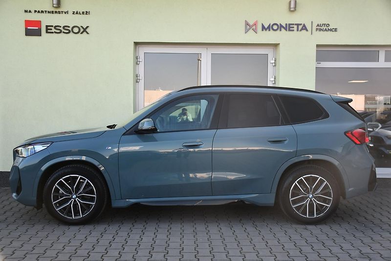 BMW X1 xDrive23d M-SPORT TAŽNÉ 1M ČR - fotka 11 z 42