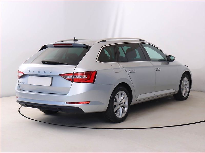 Škoda Superb (2021) Ambition 1.5 TSI, Automat - fotka 5 z 22