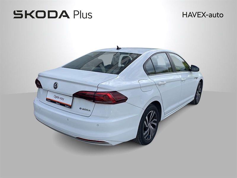 Volkswagen Bora (2019) E- 100 kW DSG - fotka 2 z 21