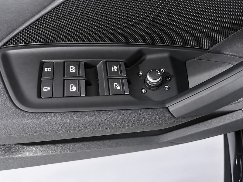 Audi RS 3 2,5 TFSi Sportback CZ DPH Pano - fotka 12 z 36