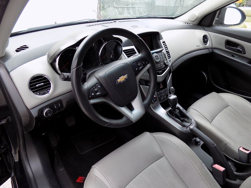 Chevrolet Cruze (2011) 2.0 VCDi/Klima/Kůže/NAVI/ - fotka 12 z 32