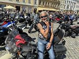 Motorkáři v Olomouci zahájili novou sezonu. Na Horní náměstí, odkud vyrazili směr Šternberk, se jich před nedělním polednem sjely stovky, 26. května 2024