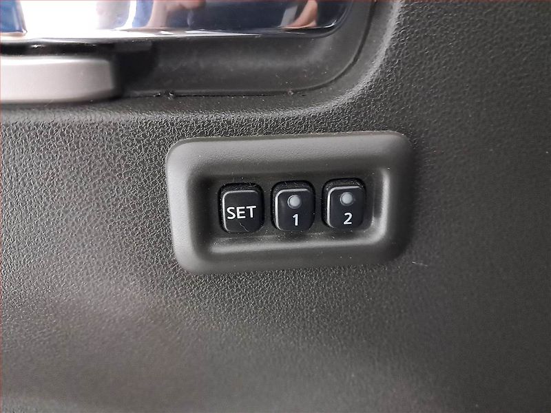Nissan Pathfinder (2011) 2.5 dCi, 4X4, Automat, 7 míst - fotka 20 z 27
