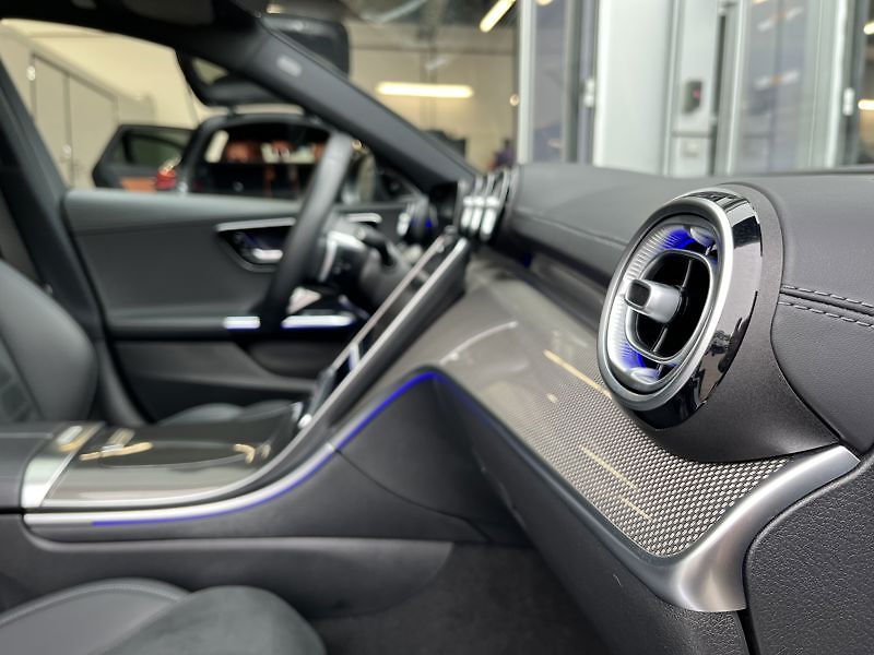 Mercedes-Benz Třídy C C-Třída 300 4MATIC AMG Line - fotka 18 z 21