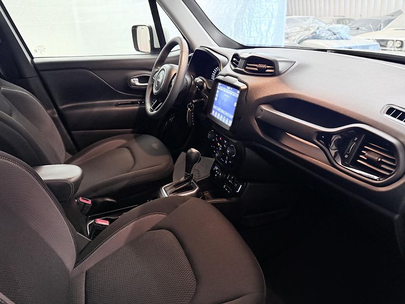 Jeep Renegade (2022) 1.3 T4 REZERVOVÁNO - fotka 21 z 43