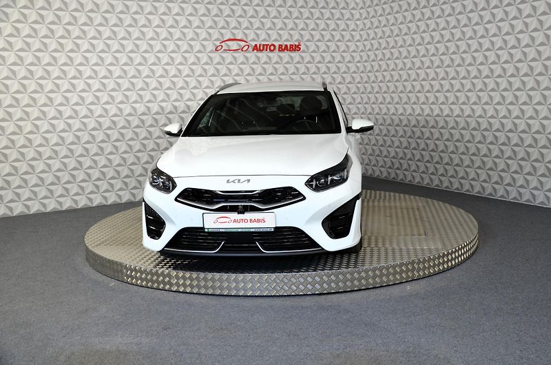 Kia Ceed (2023) SW 1.5TGDI 118 GT Line AT - fotka 2 z 15