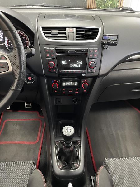 Suzuki Swift 1.6 i 100kW SPORT REZERVACE  - fotka 19 z 21