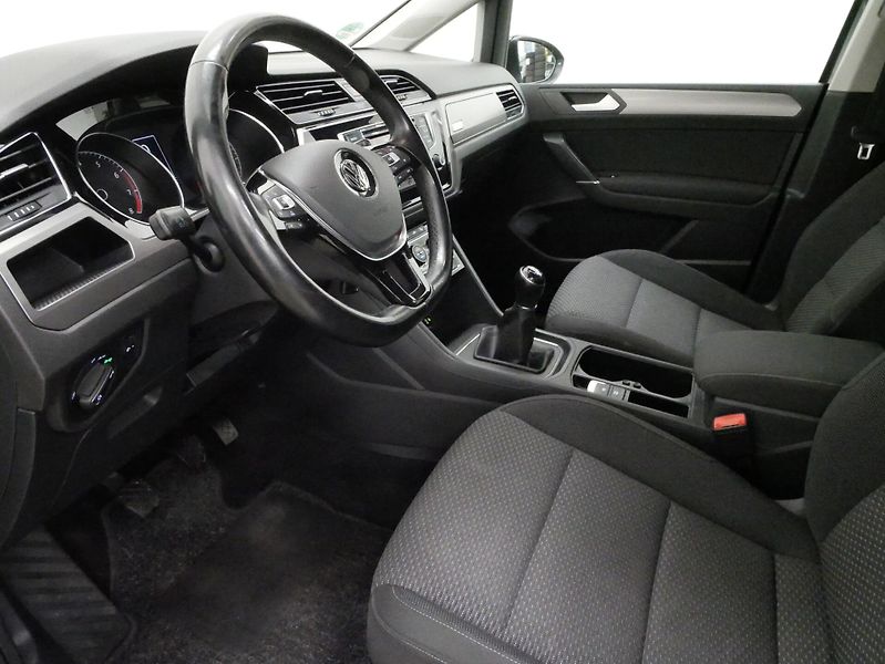 Volkswagen Touran - fotka 14 z 26