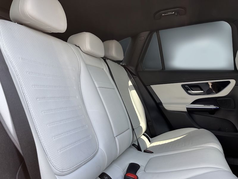 Mercedes-Benz GLC SUV 300de 4MATIC AMG Line - fotka 20 z 21