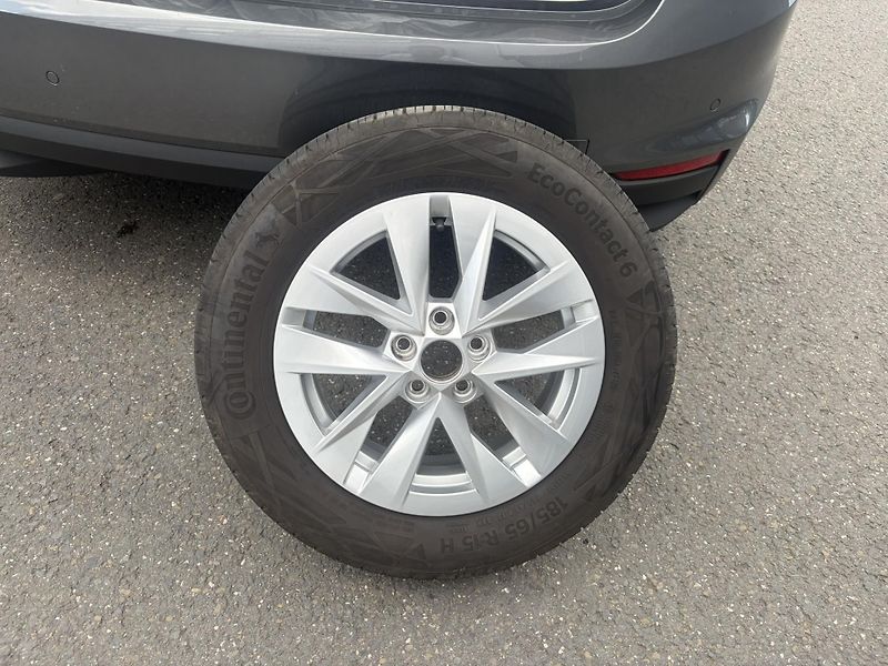 Škoda Fabia 1.0TSi 85kW Top Selection - fotka 20 z 23