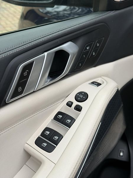 BMW X5 (2022) XDrive45e - fotka 26 z 39