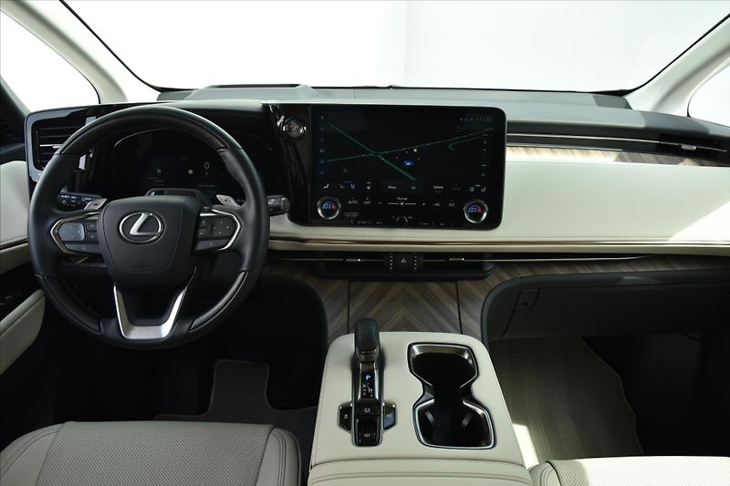 Lexus LM 350h  2.5 HEV LUXURY 7 MÍST ČR - fotka 14 z 39