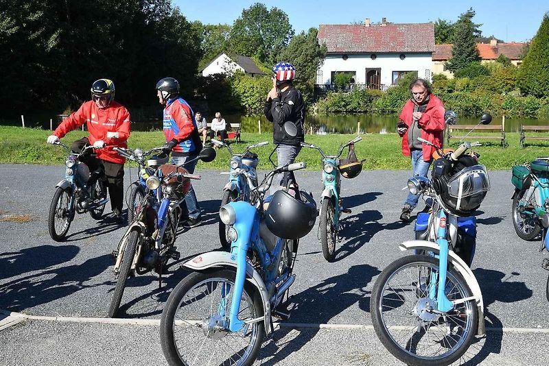 Kublovský sraz mopedů