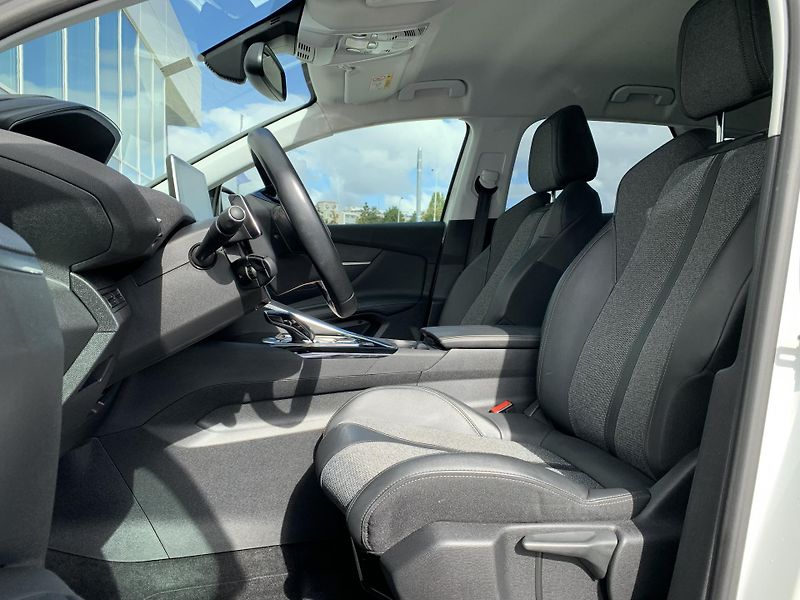 Peugeot 3008 ALLURE+ 1.2 PureTech 96kW AT - fotka 17 z 27