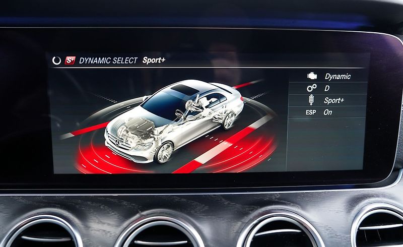Mercedes-Benz Třídy E E 53 AMG 4Matic+/440PS - fotka 39 z 48