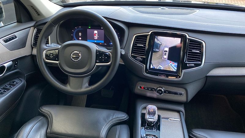Volvo XC90 PLUS BRIGHT, B5 AWD, 173+10 kW - fotka 14 z 38