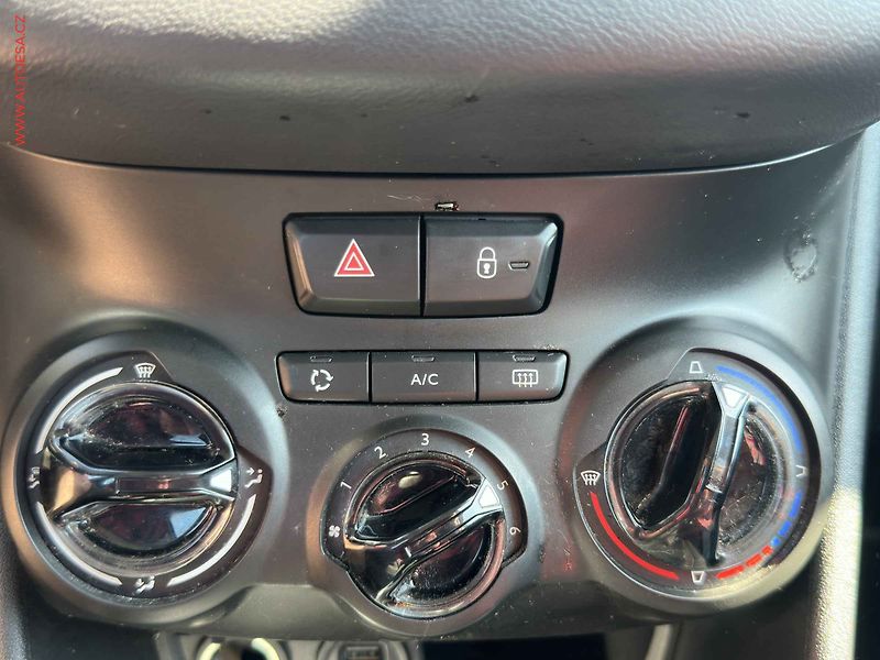 Peugeot 208 (2019) 1.2i, ČR, AC - fotka 16 z 19