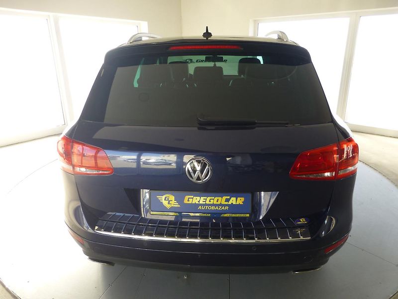 Volkswagen Touareg (2011) 3,0TDI*NAV*PANORAMA*TAŽNÉ 3,5T - fotka 7 z 33