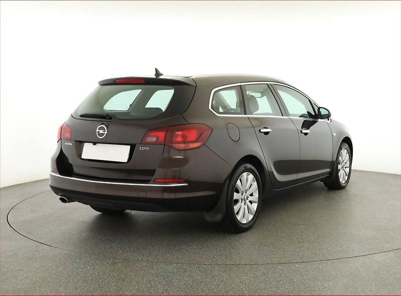 Opel Astra (2013) 2.0 CDTI, Xenony, Tempomat - fotka 5 z 15
