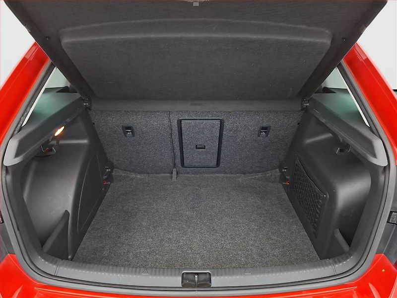 Škoda Rapid (2016) Spaceback 1.2 TSI, ČR,1.maj - fotka 13 z 17
