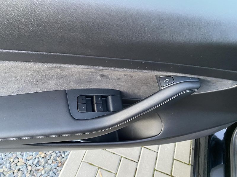 Tesla Model 3 REFRESH - ZÁRUKA TESLA MATRIX - fotka 14 z 35