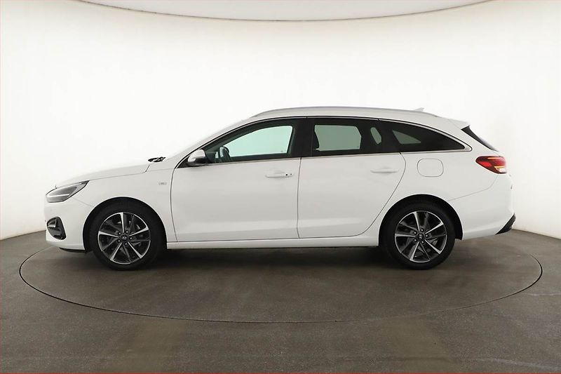 Hyundai i30 (2022) Style 1.5 T-GDI MHEV, ČR,1.maj - fotka 3 z 15