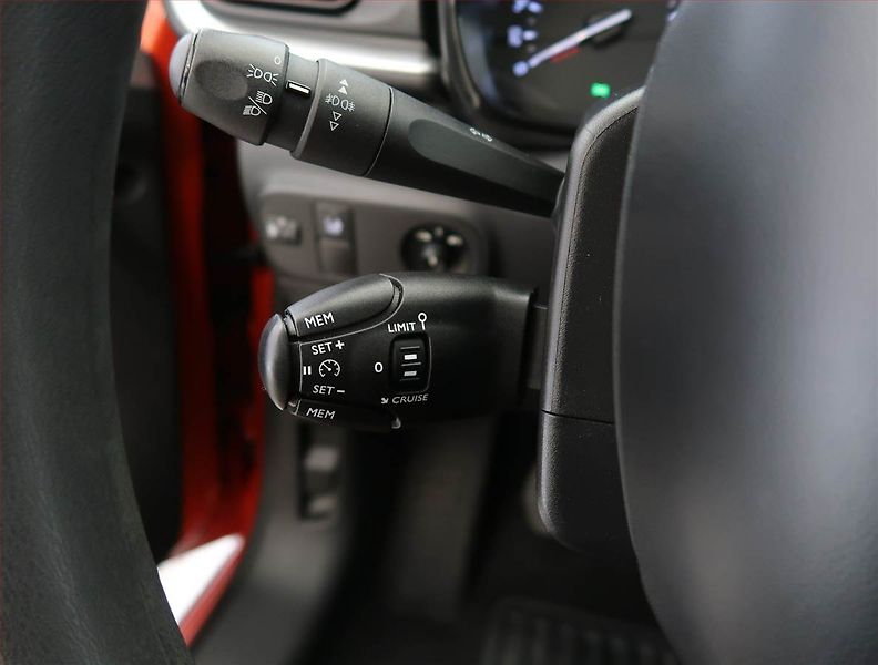 Citroën C3 (2017) Feel 1.2 PureTech, Tempomat - fotka 17 z 19